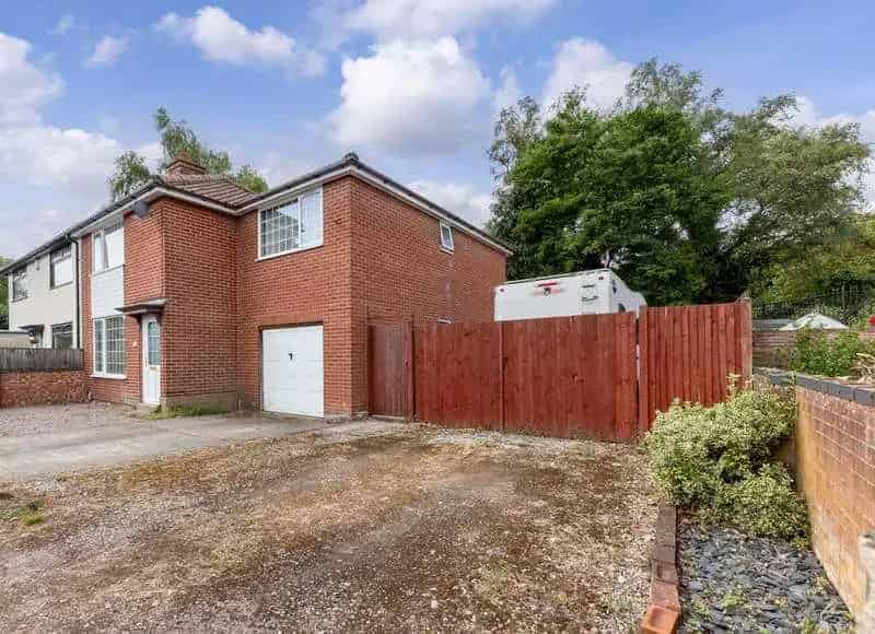 4 bed house for sale