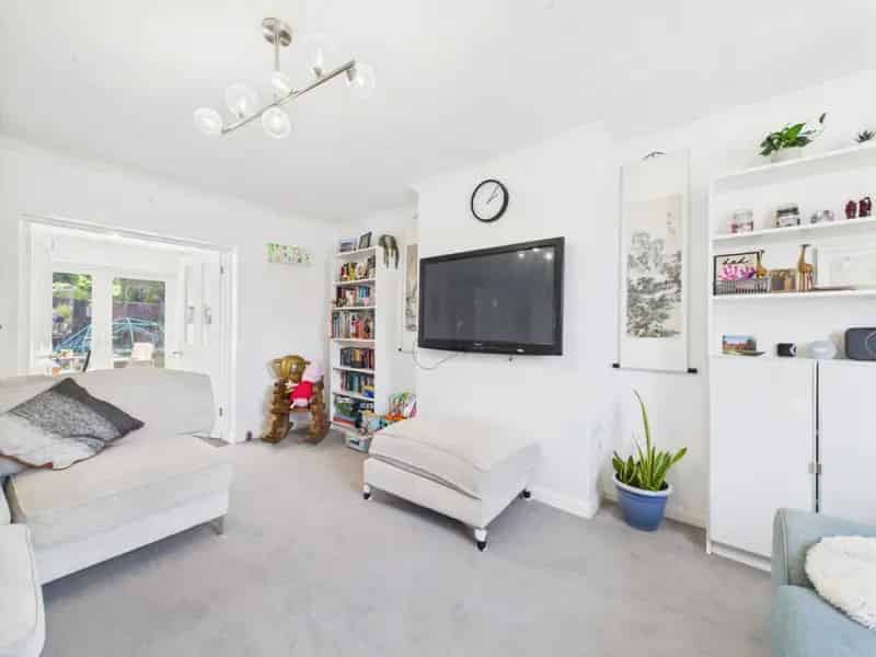 3 Bedroom House For Sale Near Schools and Station
