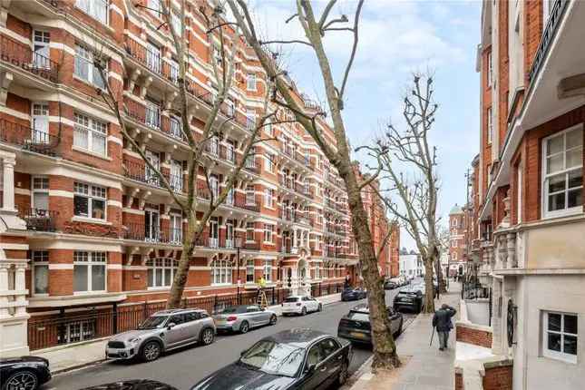 Flat for sale in Cadogan Court, Draycott Avenue, London SW3