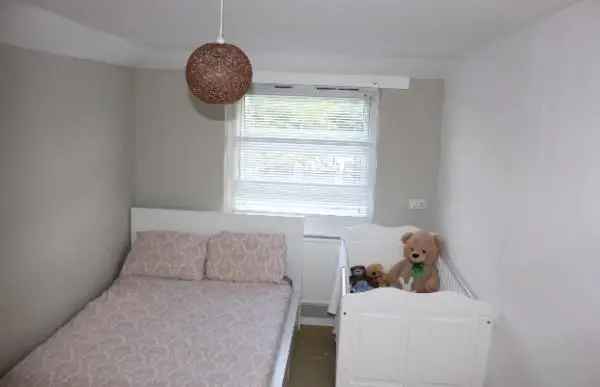 Flat For Rent in Ashfield, England