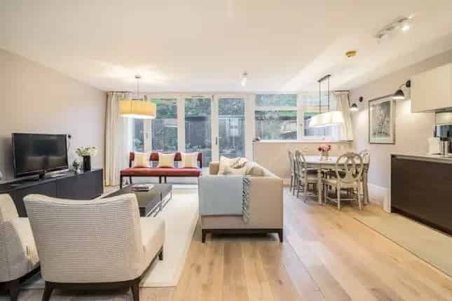 Flat for Sale in Elystan Place London SW3