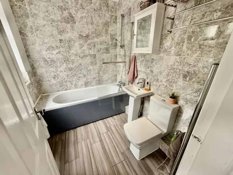 2 Bedroom End of Terrace House to Rent