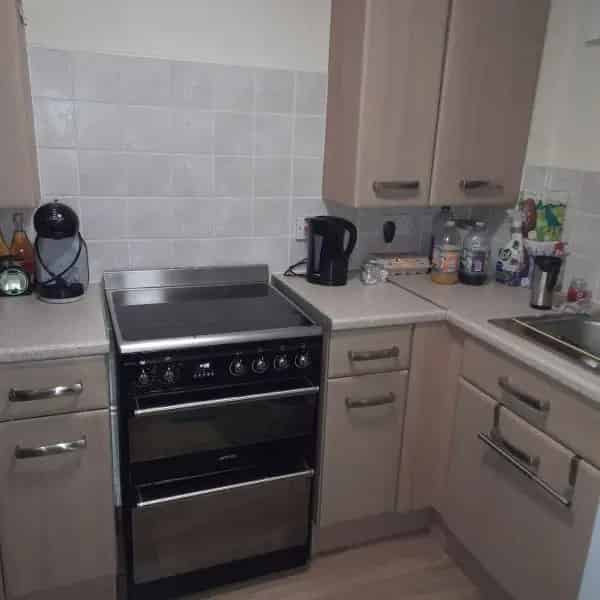 Large 1 Bed Flat New Bathroom Quiet Area Private Parking