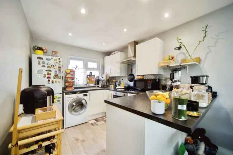 Chain Free 2-Bedroom Apartment Near Schools and Transport