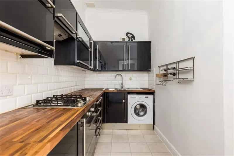 2 Bed Flat Dalry Edinburgh Top Floor Modern Kitchen Large Storage