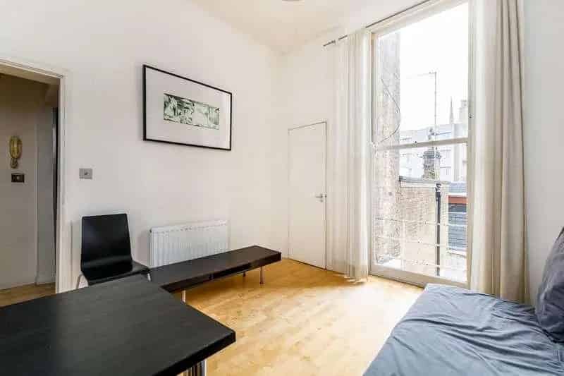 1 Bed Flat near Hyde Park - Modern Living in Period Conversion