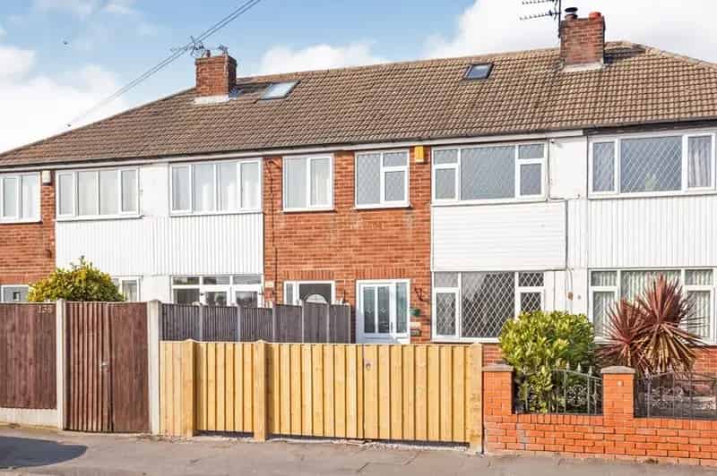 3 Bedroom Mid Terrace House Outwood West Yorkshire