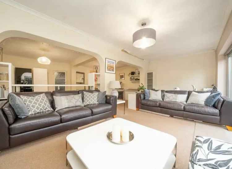 Three Bedroom Detached House Near Hampton Court Palace