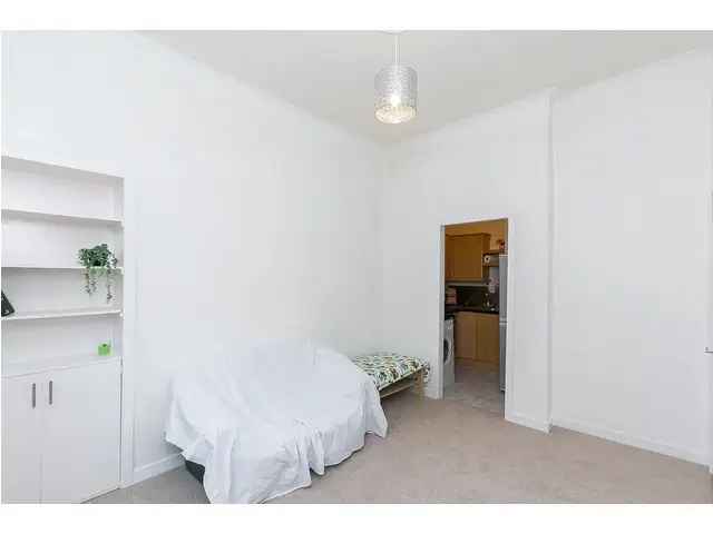 1 Bedroom Flat for Sale in Abbeyhill Edinburgh