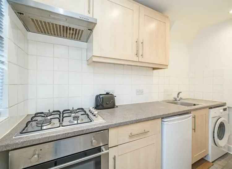 Studio Apartment near Hanwell Station - High Standard Finish