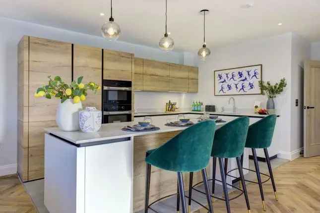 Flat for sale in West Heath Road, Hampstead, London NW3