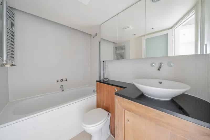 Two Bedroom Split Level Apartment near Brixton Clapham