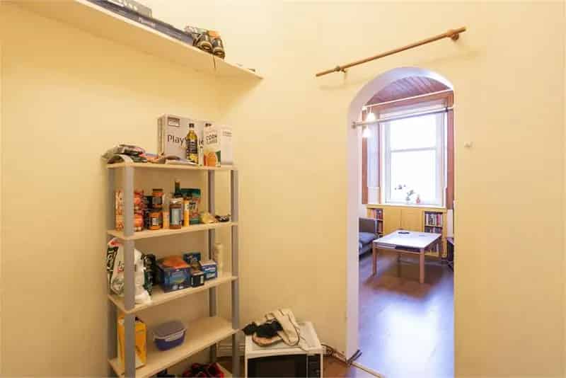 1 Bed Flat Gorgie Edinburgh - Modern Shower Room and Fitted Kitchen