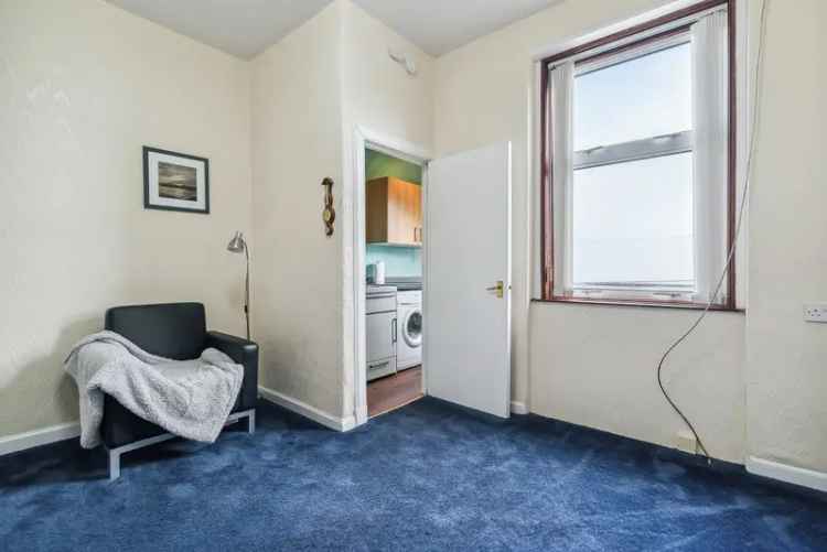 Spacious City Centre Flat Stirling One Bedroom Modern Kitchenette