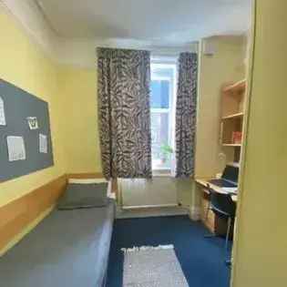 1 Room Flat Manchester Student Property Ensuite Parking WIFI
