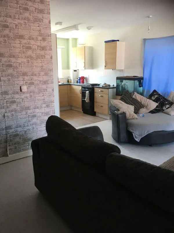 2 Bed Flat Swap Addlestone for Woking Area 2 or 3 Bedroom Property