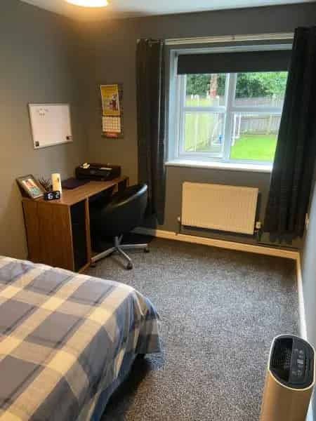 2 Bed Ground Floor Flat with Large Garden, Dog Friendly