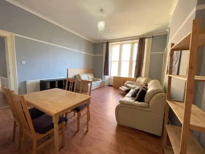 4 bedroom flat to rent