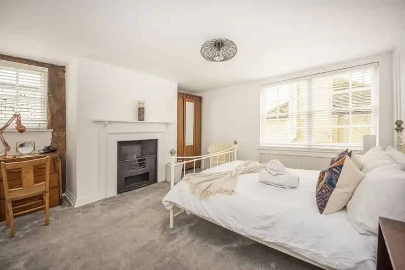 3 Bedroom Apartment to Rent in Kingston
