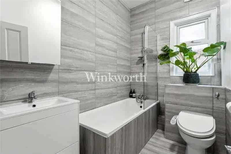 2 Bed Flat for Sale in North London