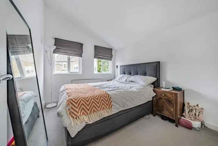 Flat For Sale in London, England