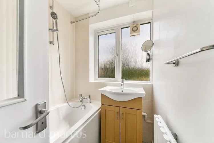 Refurbished 2-Bed Maisonette near Kennington Oval