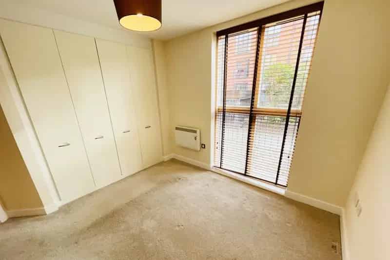 Ground Floor Apartment Dickens Heath 2 Beds 2 Baths Parking