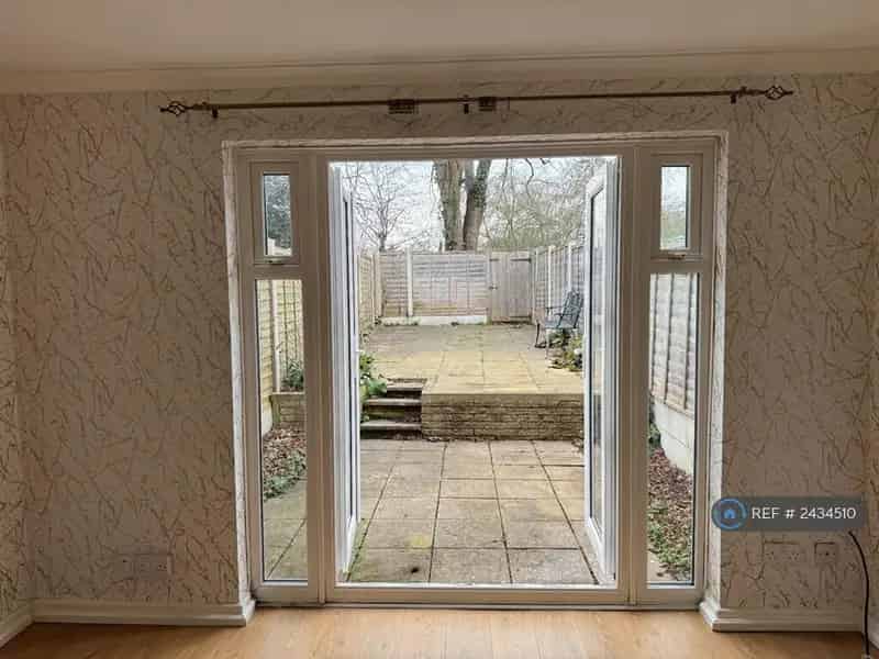 2 Bedroom Terraced House Near Amenities