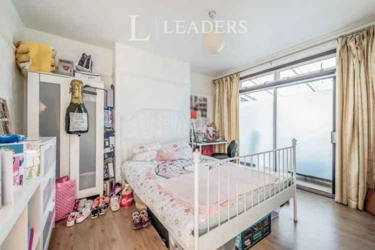 4 Bedroom Student House Share - Gardener Included