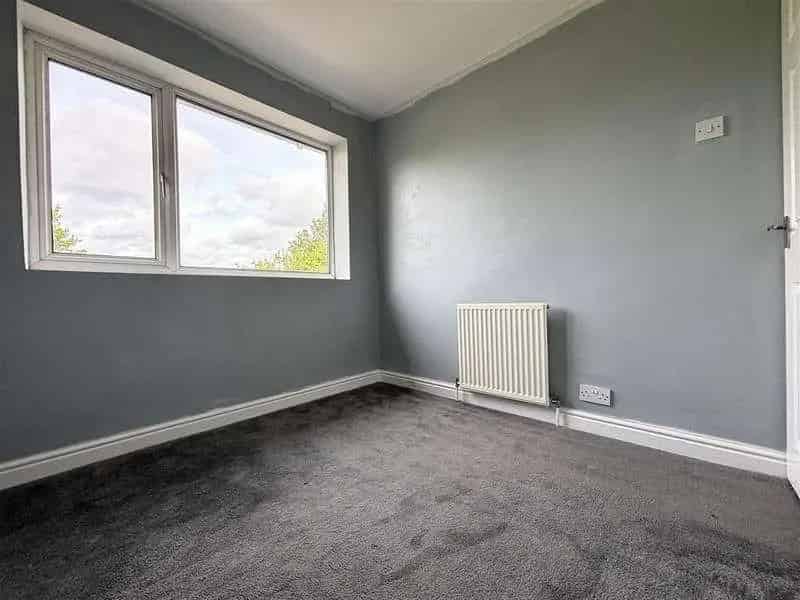 2 Bed Flat for Sale First Floor Maisonette Refurbished