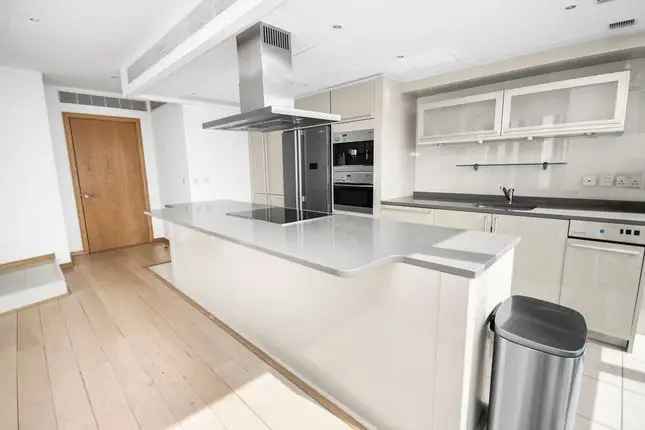 Luxury 2-Bed Duplex Apartment Canary Wharf Panoramic Views