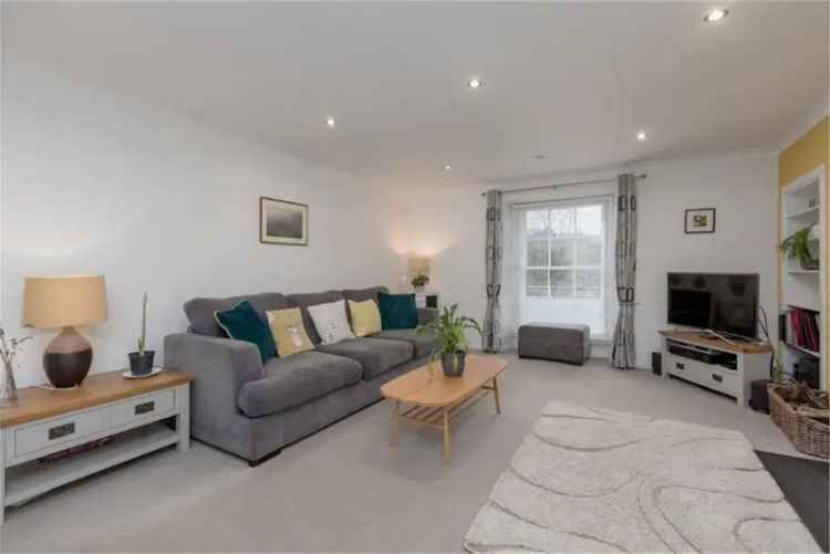 4 Bed Flat - Lower with 2 Reception Rooms