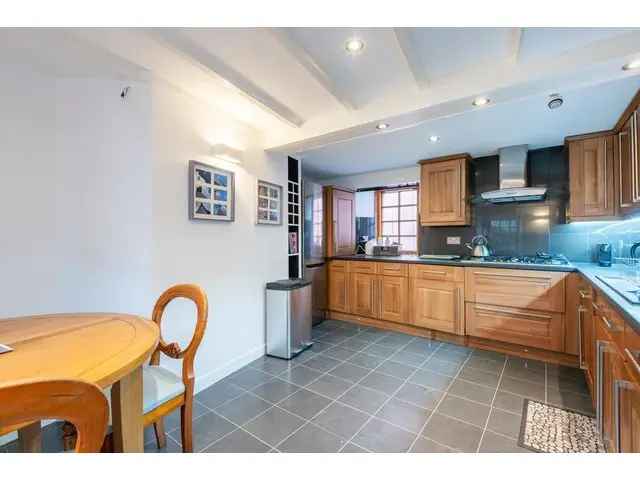 4 bedroom end-terraced house for sale