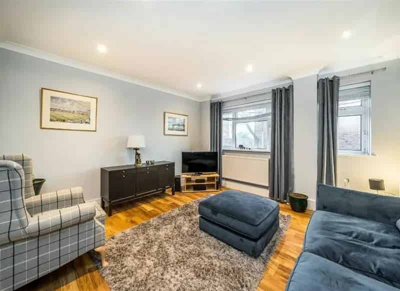 Two Double Bedroom Ground Floor Flat Near Nine Elms Tube