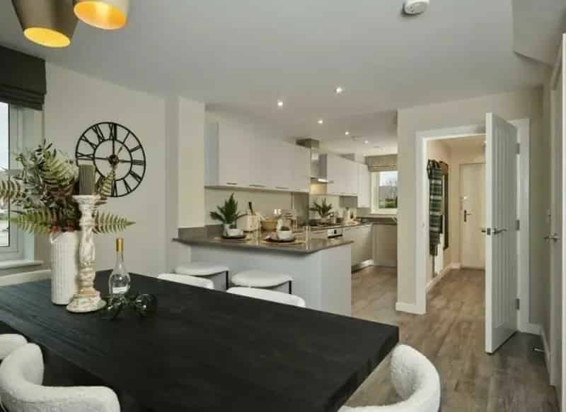 2-Bedroom Apartment with Double Lounge Raynes Park