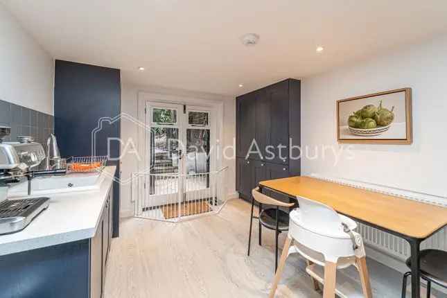 Town house to rent in Bingham Street, Islington, London N1