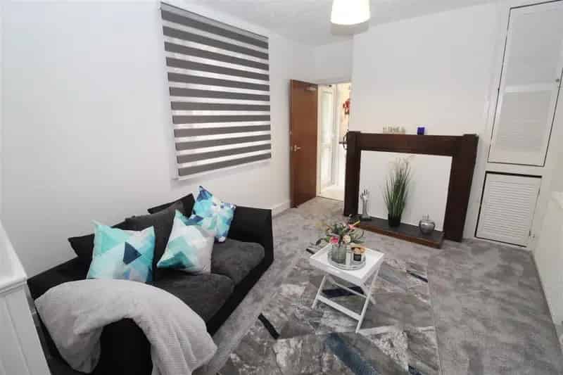 2 Bedroom Flat to Rent Furnished Private Garden New Kitchen Bathroom