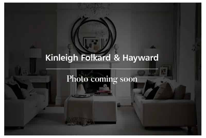 Four Double Bedroom Flat near Tooting Broadway