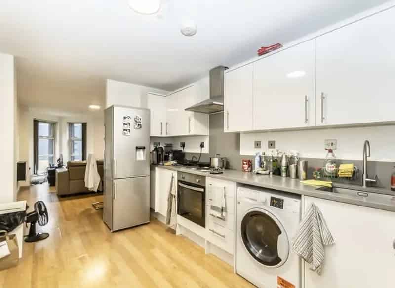 Spacious Executive 1-Bedroom Flat Modern Furniture Communal Courtyard