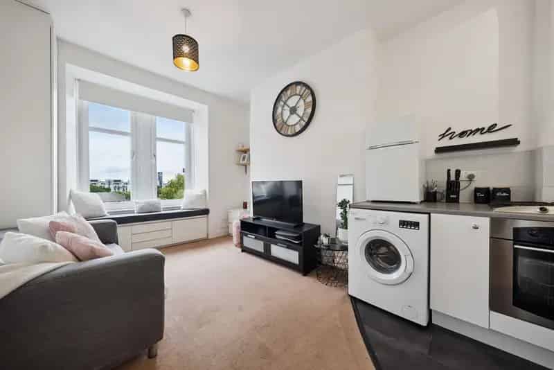 One Bedroom Flat in Thornwood Near Partick