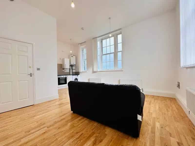 Derby Train Station Apartments - Modern 1 & 2 Bedroom Flats
