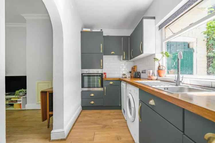 Flat For Sale in Battersea Rise, London, England