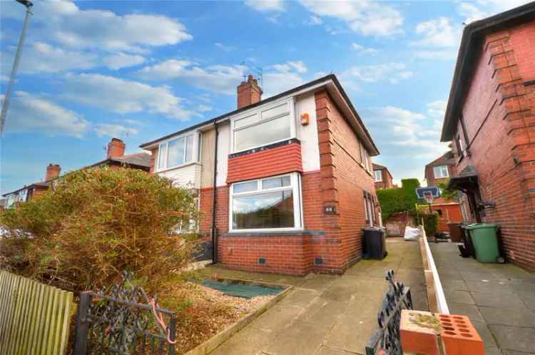 House For Sale in Leeds, England