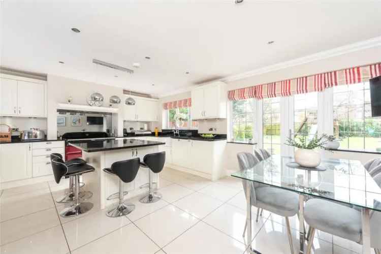 5 Bedroom Detached House For Sale Near Mainline Station