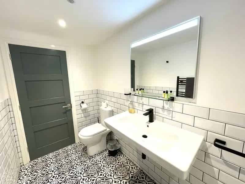 Chester City Centre Modern Studio Apartment Zero Deposit Available