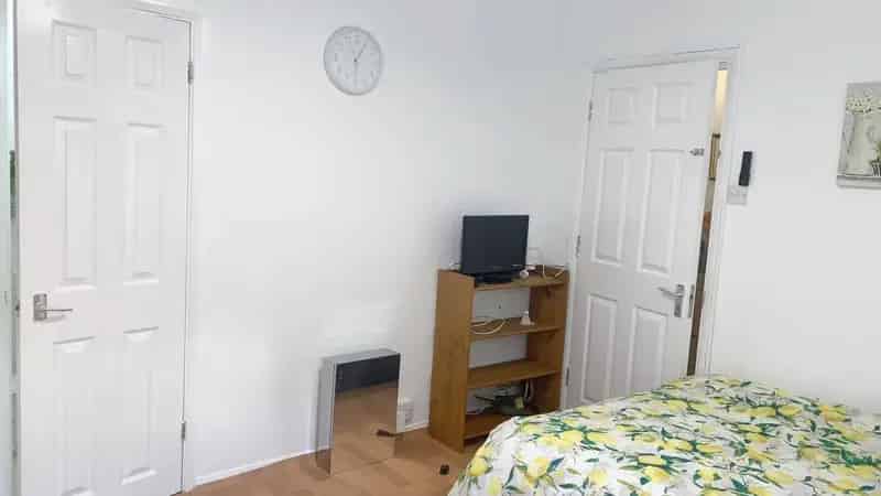 1 Bedroom Flat Share House to Rent in London