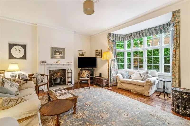 6 bed house for sale