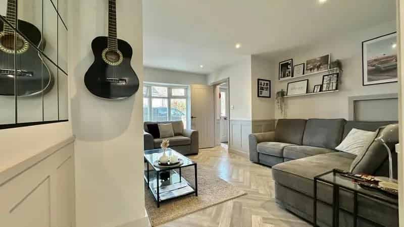 4 Bedroom End Terrace House for Sale