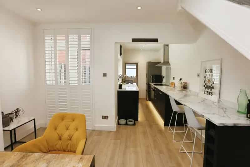 End of Terrace House Gosport - Ensuite, Fitted Kitchen, Garden