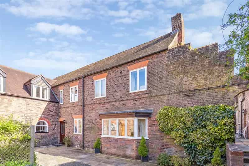 3 Bed Semi-Detached House Little Gaddesden